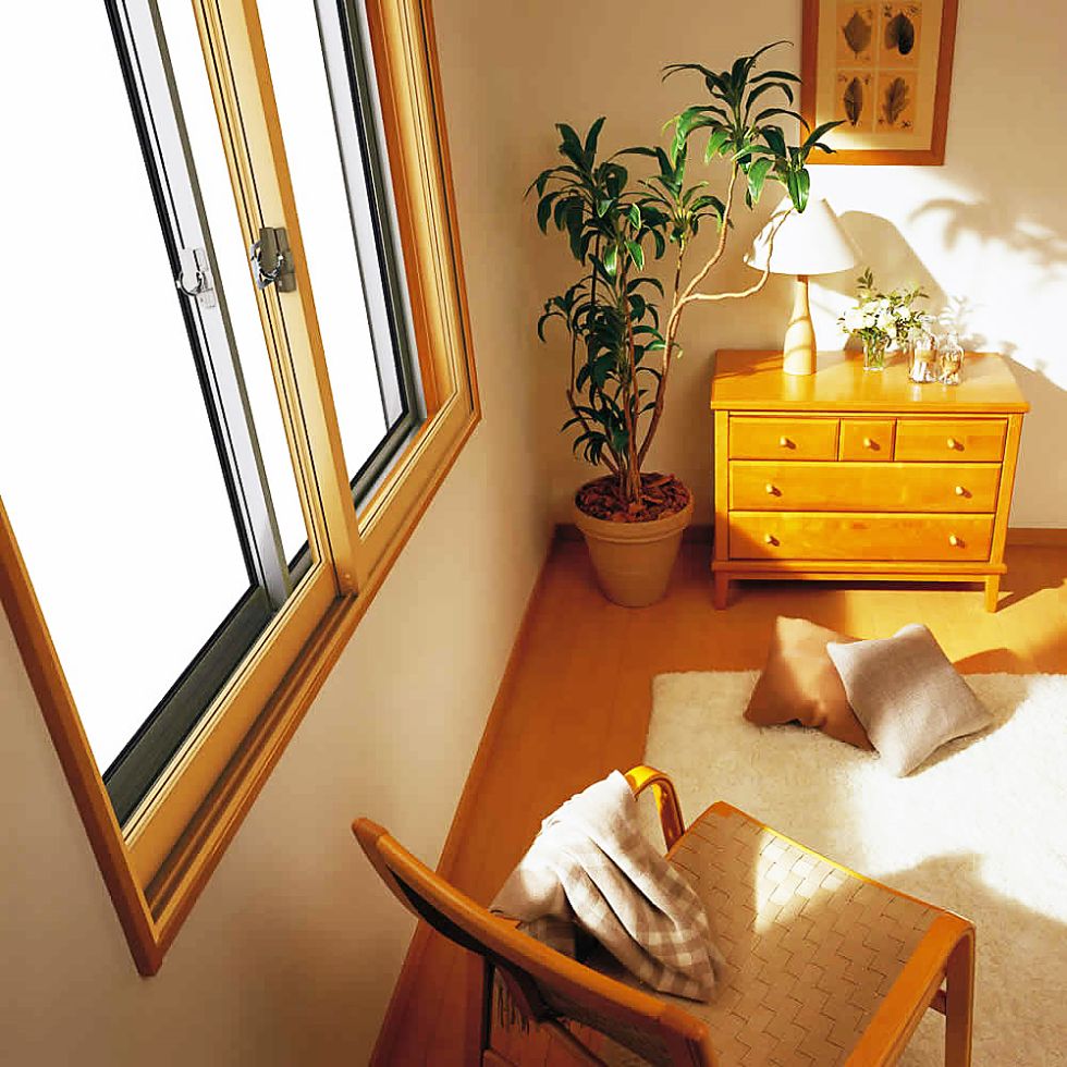 室内側に内窓を設置して、結露防止、断熱、防音を